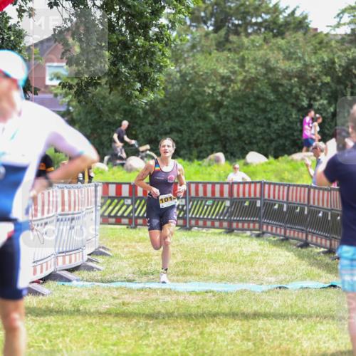 21.06.2026 - 29. Vierlanden-Triathlon Andreas Tolksdorf http://msf.ph/oto/9920930 21.06.2026 13:22:20 Ziel 293, 779, 1014 meine-sportfotos.de