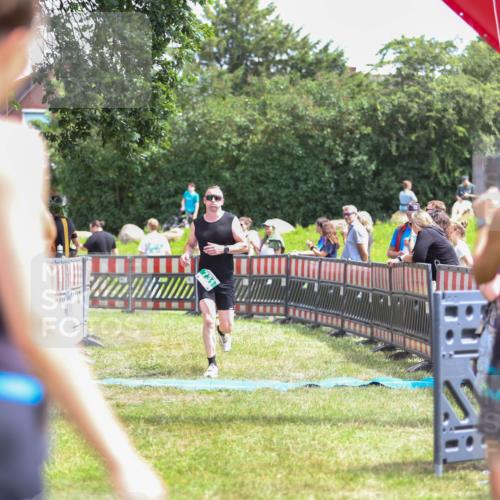 21.06.2026 - 29. Vierlanden-Triathlon Andreas Tolksdorf http://msf.ph/oto/9920980 21.06.2026 13:22:58 Ziel 630, 675, 729, 731 meine-sportfotos.de