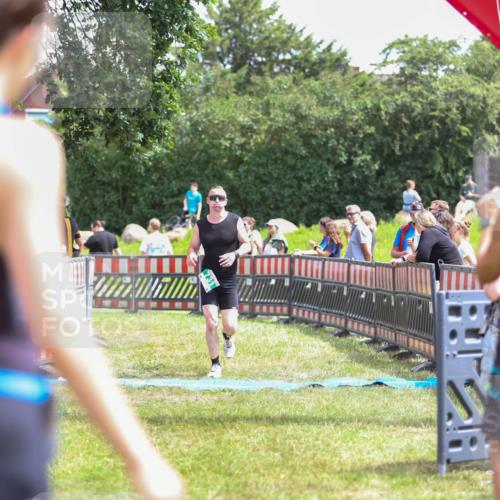 21.06.2026 - 29. Vierlanden-Triathlon Andreas Tolksdorf http://msf.ph/oto/9920981 21.06.2026 13:22:58 Ziel 630, 675, 729, 731 meine-sportfotos.de