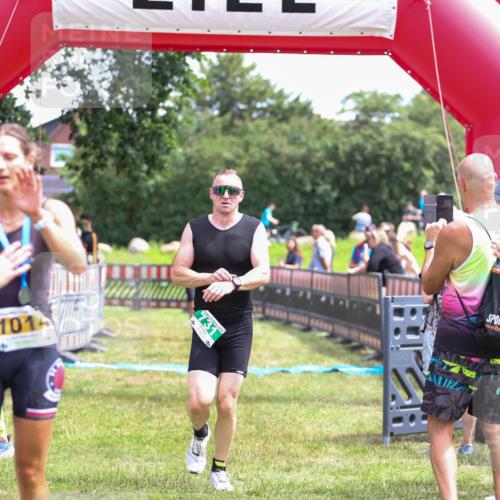 21.06.2026 - 29. Vierlanden-Triathlon Andreas Tolksdorf http://msf.ph/oto/9920990 21.06.2026 13:23:01 Ziel 630, 675, 729, 731 meine-sportfotos.de