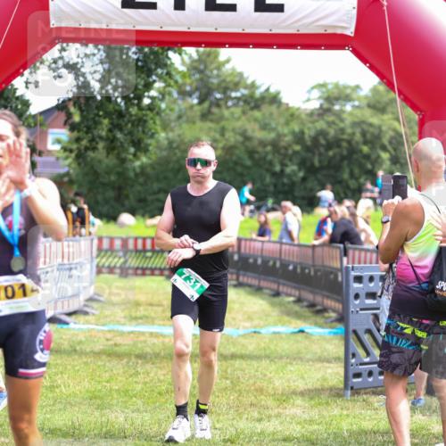 21.06.2026 - 29. Vierlanden-Triathlon Andreas Tolksdorf http://msf.ph/oto/9920991 21.06.2026 13:23:01 Ziel 630, 675, 729, 731 meine-sportfotos.de