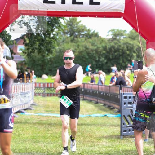 21.06.2026 - 29. Vierlanden-Triathlon Andreas Tolksdorf http://msf.ph/oto/9920993 21.06.2026 13:23:01 Ziel 630, 675, 729, 731 meine-sportfotos.de