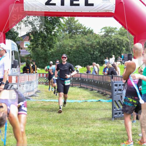 21.06.2026 - 29. Vierlanden-Triathlon Andreas Tolksdorf http://msf.ph/oto/9920994 21.06.2026 13:23:05 Ziel 39, 630, 675, 729 meine-sportfotos.de