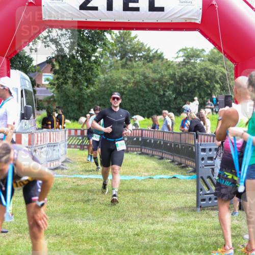21.06.2026 - 29. Vierlanden-Triathlon Andreas Tolksdorf http://msf.ph/oto/9920998 21.06.2026 13:23:05 Ziel 39, 630, 675, 729 meine-sportfotos.de