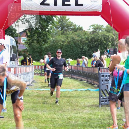 21.06.2026 - 29. Vierlanden-Triathlon Andreas Tolksdorf http://msf.ph/oto/9920999 21.06.2026 13:23:05 Ziel 39, 630, 675, 729 meine-sportfotos.de
