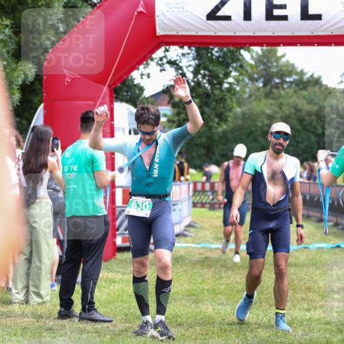 21.06.2026 - 29. Vierlanden-Triathlon Andreas Tolksdorf http://msf.ph/oto/9921009 21.06.2026 13:23:14 Ziel 39 meine-sportfotos.de