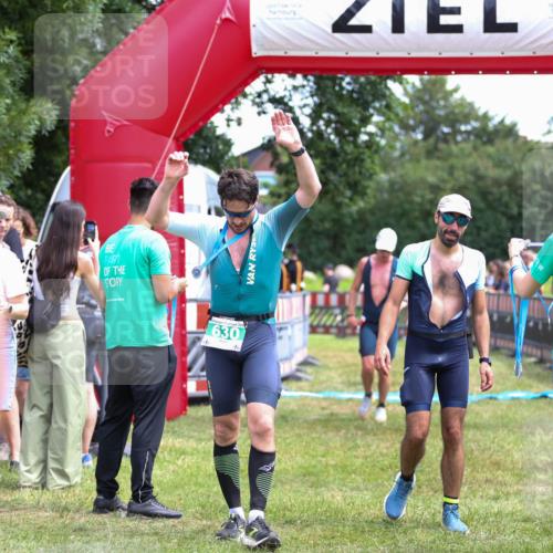 21.06.2026 - 29. Vierlanden-Triathlon Andreas Tolksdorf http://msf.ph/oto/9921010 21.06.2026 13:23:14 Ziel 39 meine-sportfotos.de