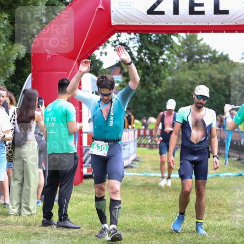 21.06.2026 - 29. Vierlanden-Triathlon Andreas Tolksdorf http://msf.ph/oto/9921011 21.06.2026 13:23:14 Ziel 39 meine-sportfotos.de