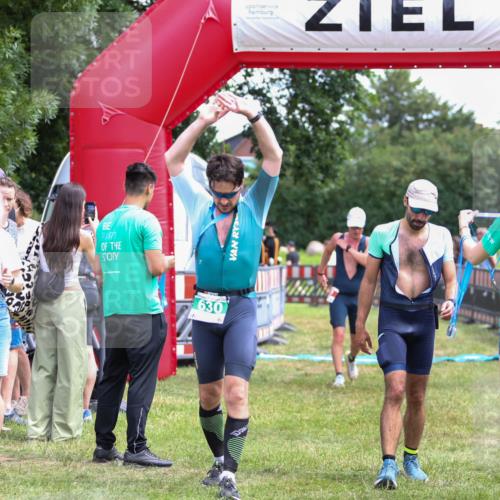 21.06.2026 - 29. Vierlanden-Triathlon Andreas Tolksdorf http://msf.ph/oto/9921013 21.06.2026 13:23:14 Ziel 39 meine-sportfotos.de