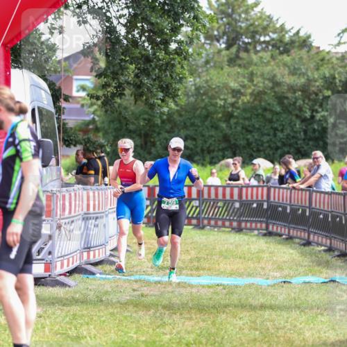 21.06.2026 - 29. Vierlanden-Triathlon Andreas Tolksdorf http://msf.ph/oto/9921040 21.06.2026 13:24:05 Ziel 633, 759, 1000 meine-sportfotos.de