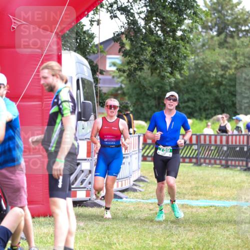 21.06.2026 - 29. Vierlanden-Triathlon Andreas Tolksdorf http://msf.ph/oto/9921048 21.06.2026 13:24:06 Ziel 633, 759, 983, 1000 meine-sportfotos.de
