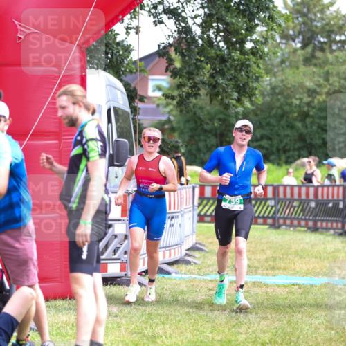 21.06.2026 - 29. Vierlanden-Triathlon Andreas Tolksdorf http://msf.ph/oto/9921050 21.06.2026 13:24:06 Ziel 633, 759, 983, 1000 meine-sportfotos.de