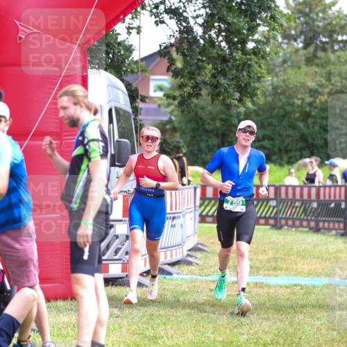 21.06.2026 - 29. Vierlanden-Triathlon Andreas Tolksdorf http://msf.ph/oto/9921051 21.06.2026 13:24:06 Ziel 633, 759, 983, 1000 meine-sportfotos.de