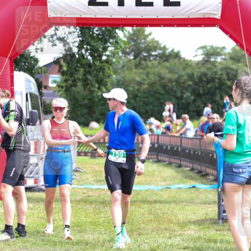 21.06.2026 - 29. Vierlanden-Triathlon Andreas Tolksdorf http://msf.ph/oto/9921055 21.06.2026 13:24:08 Ziel 633, 759, 777, 983, 1000 meine-sportfotos.de
