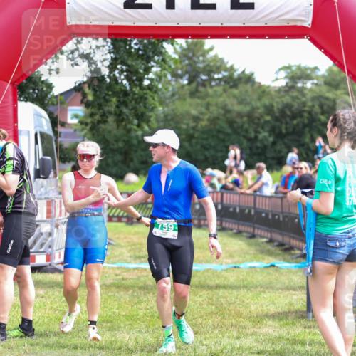 21.06.2026 - 29. Vierlanden-Triathlon Andreas Tolksdorf http://msf.ph/oto/9921058 21.06.2026 13:24:09 Ziel 633, 759, 777, 983, 1000 meine-sportfotos.de