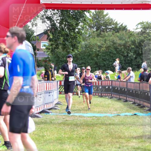 21.06.2026 - 29. Vierlanden-Triathlon Andreas Tolksdorf http://msf.ph/oto/9921062 21.06.2026 13:24:15 Ziel 288, 633, 680, 777, 983, 985 meine-sportfotos.de
