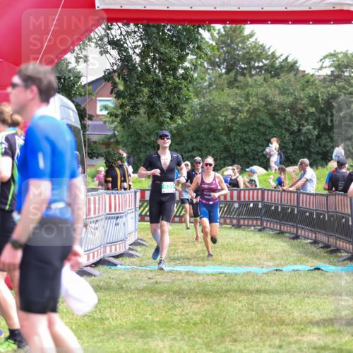 21.06.2026 - 29. Vierlanden-Triathlon Andreas Tolksdorf http://msf.ph/oto/9921063 21.06.2026 13:24:15 Ziel 288, 633, 680, 777, 983, 985 meine-sportfotos.de