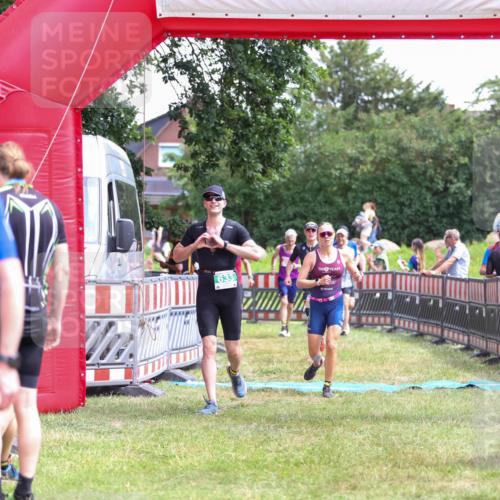 21.06.2026 - 29. Vierlanden-Triathlon Andreas Tolksdorf http://msf.ph/oto/9921071 21.06.2026 13:24:16 Ziel 288, 633, 680, 777, 983, 985 meine-sportfotos.de