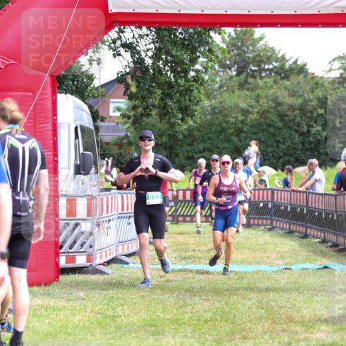 21.06.2026 - 29. Vierlanden-Triathlon Andreas Tolksdorf http://msf.ph/oto/9921072 21.06.2026 13:24:16 Ziel 288, 633, 680, 777, 983, 985 meine-sportfotos.de