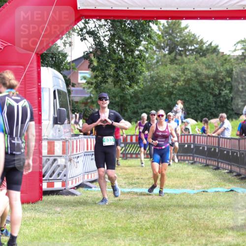21.06.2026 - 29. Vierlanden-Triathlon Andreas Tolksdorf http://msf.ph/oto/9921073 21.06.2026 13:24:16 Ziel 288, 633, 680, 777, 983, 985 meine-sportfotos.de
