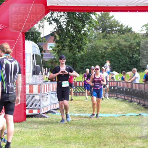 21.06.2026 - 29. Vierlanden-Triathlon Andreas Tolksdorf http://msf.ph/oto/9921074 21.06.2026 13:24:16 Ziel 288, 633, 680, 777, 983, 985 meine-sportfotos.de