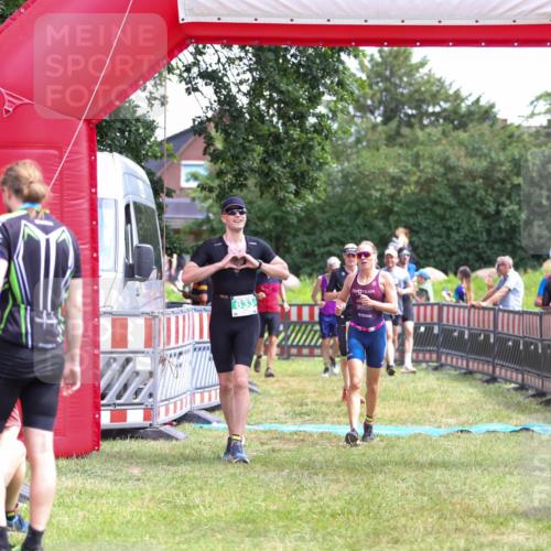 21.06.2026 - 29. Vierlanden-Triathlon Andreas Tolksdorf http://msf.ph/oto/9921076 21.06.2026 13:24:16 Ziel 288, 633, 680, 777, 983, 985 meine-sportfotos.de