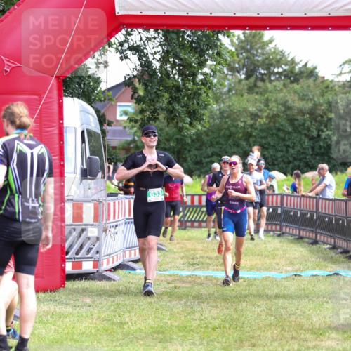 21.06.2026 - 29. Vierlanden-Triathlon Andreas Tolksdorf http://msf.ph/oto/9921077 21.06.2026 13:24:16 Ziel 288, 633, 680, 777, 983, 985 meine-sportfotos.de