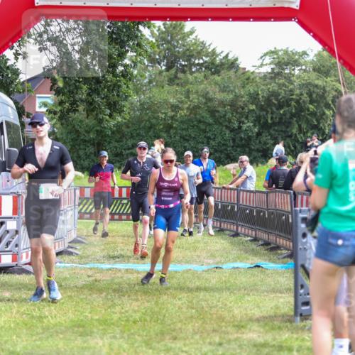 21.06.2026 - 29. Vierlanden-Triathlon Andreas Tolksdorf http://msf.ph/oto/9921078 21.06.2026 13:24:17 Ziel 288, 633, 680, 777, 983, 985 meine-sportfotos.de