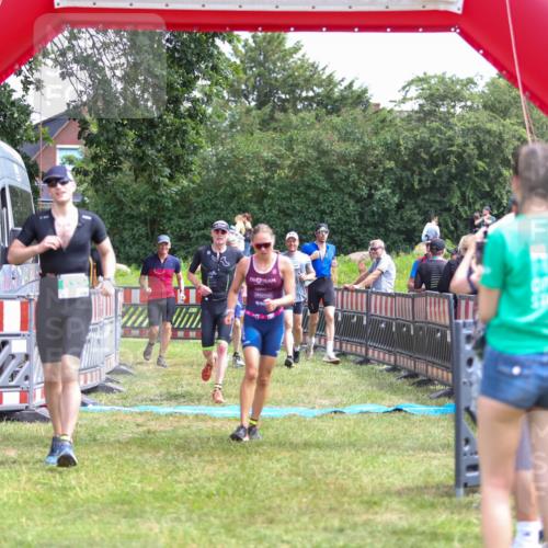 21.06.2026 - 29. Vierlanden-Triathlon Andreas Tolksdorf http://msf.ph/oto/9921079 21.06.2026 13:24:17 Ziel 288, 633, 680, 777, 983, 985 meine-sportfotos.de