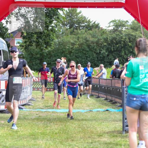 21.06.2026 - 29. Vierlanden-Triathlon Andreas Tolksdorf http://msf.ph/oto/9921081 21.06.2026 13:24:17 Ziel 288, 633, 680, 777, 983, 985 meine-sportfotos.de