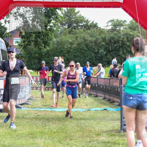 21.06.2026 - 29. Vierlanden-Triathlon Andreas Tolksdorf http://msf.ph/oto/9921082 21.06.2026 13:24:17 Ziel 288, 633, 680, 777, 983, 985 meine-sportfotos.de