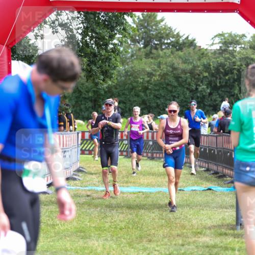 21.06.2026 - 29. Vierlanden-Triathlon Andreas Tolksdorf http://msf.ph/oto/9921086 21.06.2026 13:24:18 Ziel 288, 633, 680, 777, 983, 985 meine-sportfotos.de