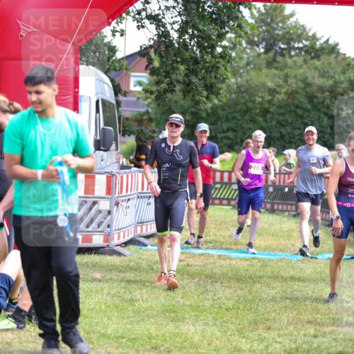 21.06.2026 - 29. Vierlanden-Triathlon Andreas Tolksdorf http://msf.ph/oto/9921089 21.06.2026 13:24:20 Ziel 288, 633, 680, 777, 983, 985 meine-sportfotos.de