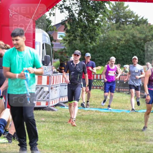 21.06.2026 - 29. Vierlanden-Triathlon Andreas Tolksdorf http://msf.ph/oto/9921090 21.06.2026 13:24:20 Ziel 288, 633, 680, 777, 983, 985 meine-sportfotos.de
