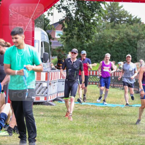 21.06.2026 - 29. Vierlanden-Triathlon Andreas Tolksdorf http://msf.ph/oto/9921091 21.06.2026 13:24:20 Ziel 288, 633, 680, 777, 983, 985 meine-sportfotos.de