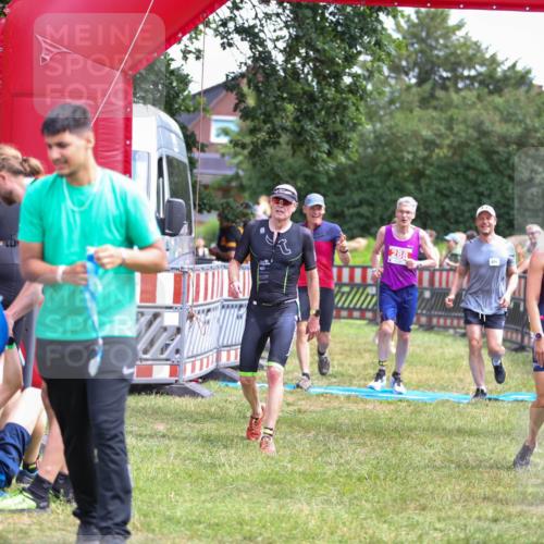 21.06.2026 - 29. Vierlanden-Triathlon Andreas Tolksdorf http://msf.ph/oto/9921092 21.06.2026 13:24:20 Ziel 288, 633, 680, 777, 983, 985 meine-sportfotos.de