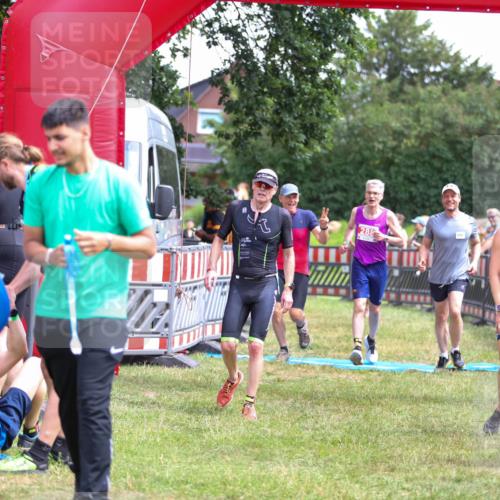 21.06.2026 - 29. Vierlanden-Triathlon Andreas Tolksdorf http://msf.ph/oto/9921094 21.06.2026 13:24:20 Ziel 288, 633, 680, 777, 983, 985 meine-sportfotos.de