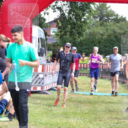 21.06.2026 - 29. Vierlanden-Triathlon Andreas Tolksdorf http://msf.ph/oto/9921095 21.06.2026 13:24:21 Ziel 288, 628, 633, 680, 777, 983, 985 meine-sportfotos.de