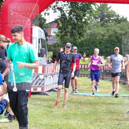 21.06.2026 - 29. Vierlanden-Triathlon Andreas Tolksdorf http://msf.ph/oto/9921096 21.06.2026 13:24:21 Ziel 288, 628, 633, 680, 777, 983, 985 meine-sportfotos.de