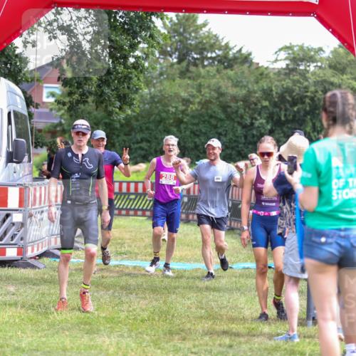 21.06.2026 - 29. Vierlanden-Triathlon Andreas Tolksdorf http://msf.ph/oto/9921099 21.06.2026 13:24:21 Ziel 288, 628, 633, 680, 777, 983, 985 meine-sportfotos.de