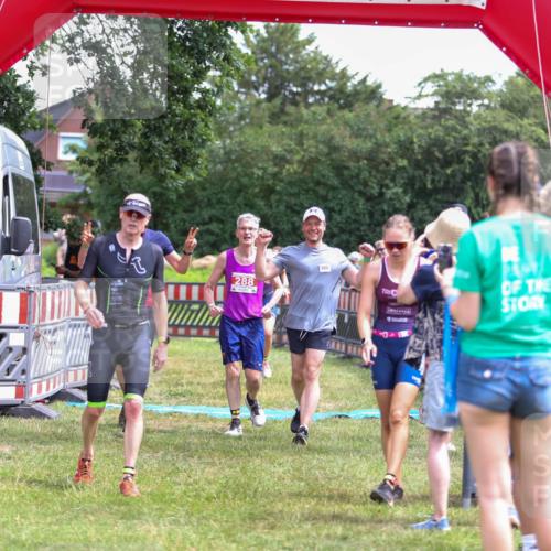 21.06.2026 - 29. Vierlanden-Triathlon Andreas Tolksdorf http://msf.ph/oto/9921102 21.06.2026 13:24:21 Ziel 288, 628, 633, 680, 777, 983, 985 meine-sportfotos.de