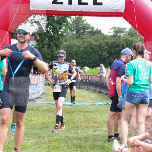 21.06.2026 - 29. Vierlanden-Triathlon Andreas Tolksdorf http://msf.ph/oto/9921140 21.06.2026 13:24:58 Ziel 717 meine-sportfotos.de