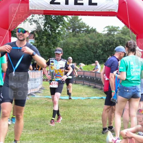 21.06.2026 - 29. Vierlanden-Triathlon Andreas Tolksdorf http://msf.ph/oto/9921141 21.06.2026 13:24:58 Ziel 717 meine-sportfotos.de