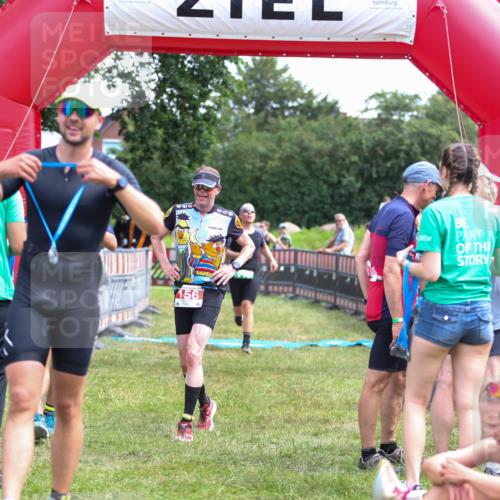 21.06.2026 - 29. Vierlanden-Triathlon Andreas Tolksdorf http://msf.ph/oto/9921142 21.06.2026 13:24:58 Ziel 717 meine-sportfotos.de