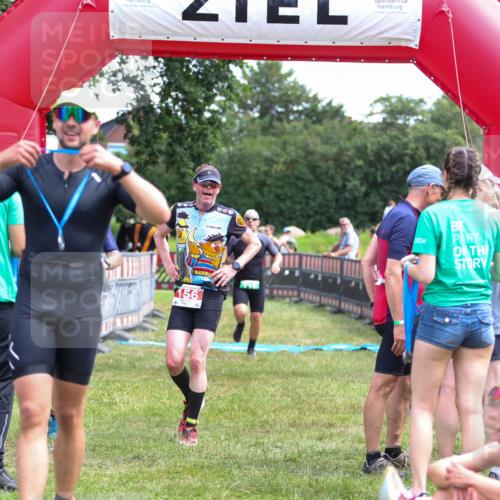 21.06.2026 - 29. Vierlanden-Triathlon Andreas Tolksdorf http://msf.ph/oto/9921145 21.06.2026 13:24:58 Ziel 717 meine-sportfotos.de