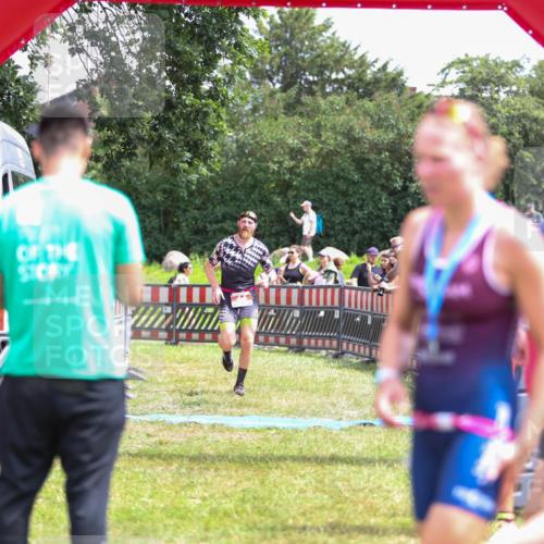 21.06.2026 - 29. Vierlanden-Triathlon Andreas Tolksdorf http://msf.ph/oto/9921158 21.06.2026 13:25:44 Ziel 44 meine-sportfotos.de