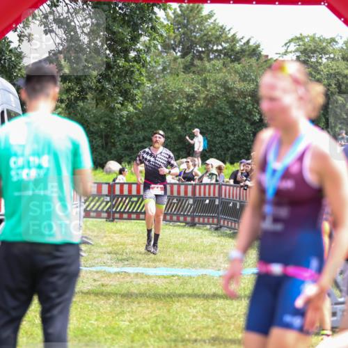 21.06.2026 - 29. Vierlanden-Triathlon Andreas Tolksdorf http://msf.ph/oto/9921160 21.06.2026 13:25:44 Ziel 44 meine-sportfotos.de