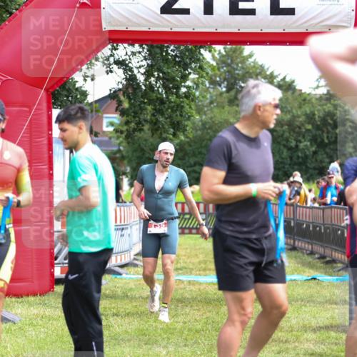 21.06.2026 - 29. Vierlanden-Triathlon Andreas Tolksdorf http://msf.ph/oto/9921191 21.06.2026 13:26:21 Ziel 135 meine-sportfotos.de