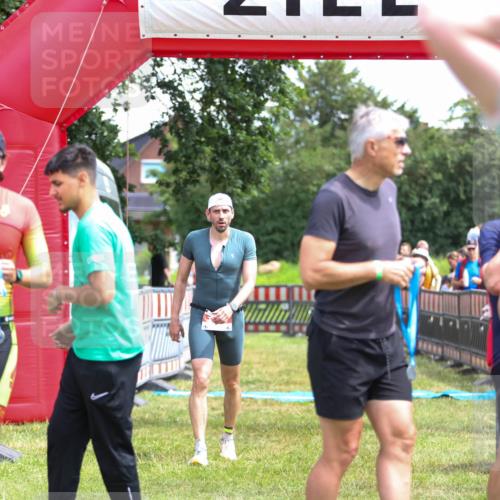 21.06.2026 - 29. Vierlanden-Triathlon Andreas Tolksdorf http://msf.ph/oto/9921196 21.06.2026 13:26:21 Ziel 135 meine-sportfotos.de