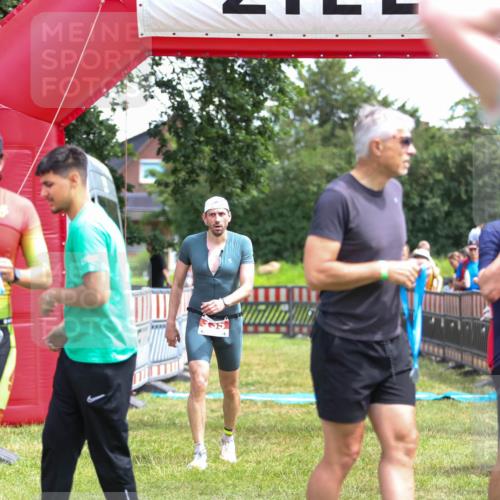 21.06.2026 - 29. Vierlanden-Triathlon Andreas Tolksdorf http://msf.ph/oto/9921197 21.06.2026 13:26:21 Ziel 135 meine-sportfotos.de